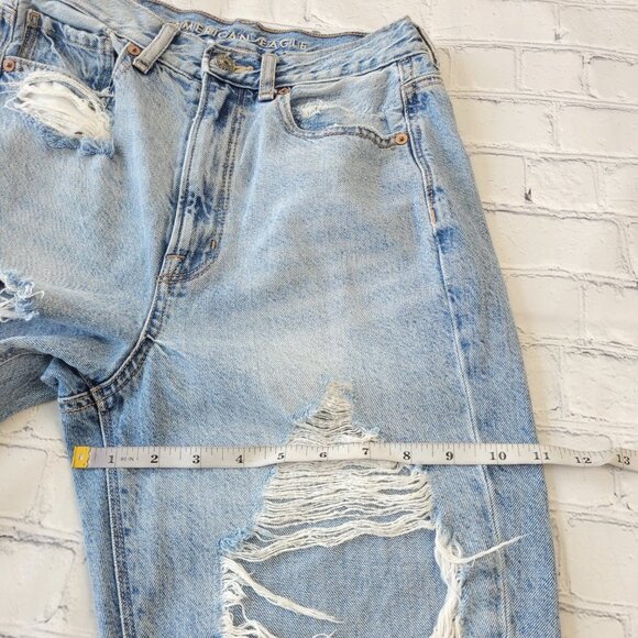 American Eagle Woman’s blue distressed highest rise mom jeans size 2 Regular - Picture 2 of 12